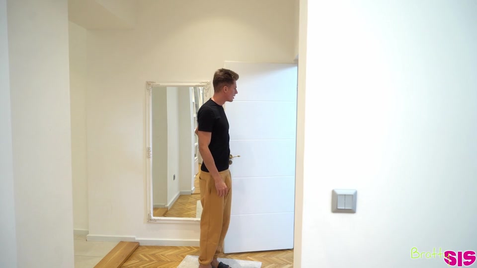 In My Stepsisters Bedroom – S26-E9 – Matthew Meier, Tiffany Tatum