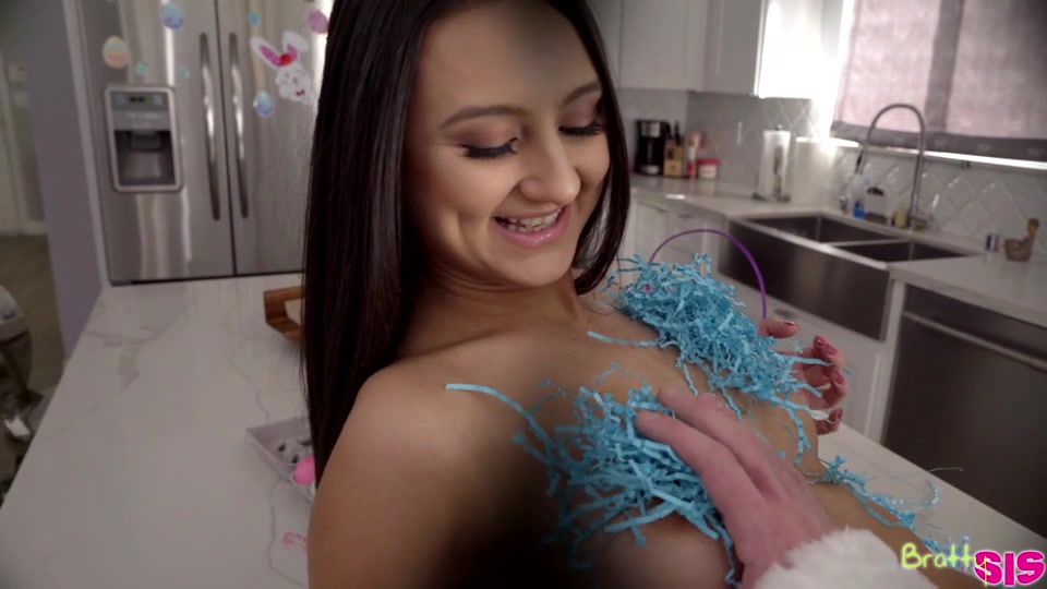 Step Sisters Fuck Bunny – S13-E8 – Eliza Ibarra, Kyle Mason