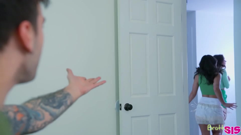 Stepsisters Pot Of Gold – S31-E6 – Brianna Arson, Kimmy Kimm, Nade Nasty