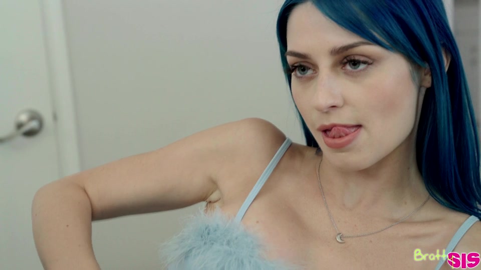 Unwrapping Step Sis For Christmas – S12-E5 – Jewelz Blu, Tyler Nixon